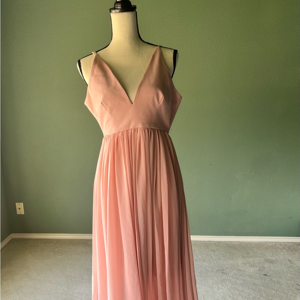 Great evening attire. Be worn at wedding or bridesmaid dress.